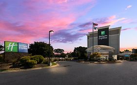 Holiday Inn Express Hampton Coliseum Central